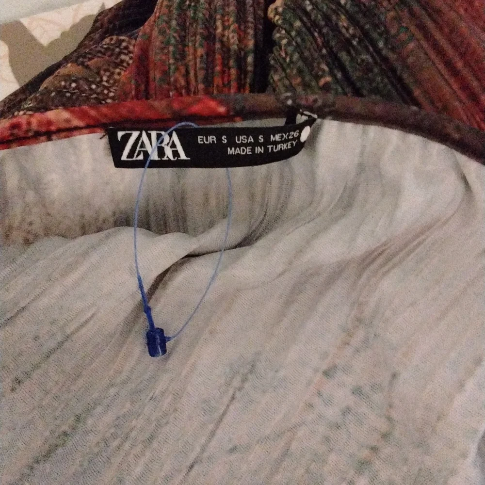 Women's Zara NWOT pleated green/orange/gold wrap top Sz Small - Picture 6 of 6